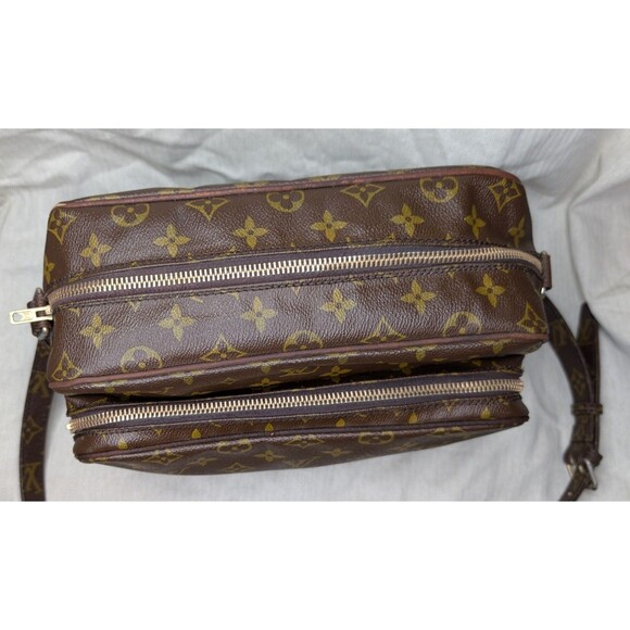 Louis Vuitton Nile Monogram Crossbody Bag M45244 Vintage Authentic w/ COA - Picture 2 of 16